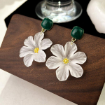 Retro Eleganti&scaron;ki Minimalistiniai Temperamentingi Padengti Akriliniai Gėlių Auskarai Moterims 1 pair
