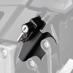 Daytona 98165 Motociklo &scaron;almo užraktas V-Strom 250 (17-23) &Scaron;almo laikiklis juoda