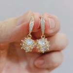 Madingi vakarėlio auskarai moterims 2023 m. Nauji aukso spalvos kri&scaron;tolo cirkonio auskarai Puikūs vakarėlių papuo&scaron;alų priedai balta