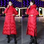 Ilgas pūkinis paltas retro literatūrinio ra&scaron;to gobtuvu medvilninis paltas prailgintas storas laisvas su skeltukais vėjo nepraleidžiantis paltas XL raudona