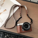 Rankų darbo PU odos pusiau dėklas Fujifilm XM5 Fuji X-M5 kamerai, dugno baterijos skyrelio dangtelis su dirželiu gray