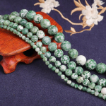 Natūralūs Afrikos nefrito akmens apvalūs karoliukai papuo&scaron;alams gaminti 15 colių sruogos 4/6/8/10/12 mm 4mm 89pcs