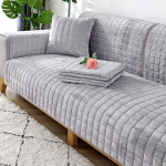 Pliu&scaron;iniai sofos užvalkalai sofos pagalvėlės universalus užvalkalas Four Seasons neslystantis žieminės sofos pagalvėlės užvalkalas 90x240cm