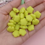 Auk&scaron;tos kokybės apyrankių papuo&scaron;alų kūrimas &bdquo;pasidaryk pats&ldquo; karoliai 15 * 7 mm laisvi karoliukai 30 vnt gumos 10 spalvų mados gėlės karoliukai geltona