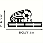 Žavingas futbolo medalių eksponavimas - Metalinis sienų menas. Žavingas laikiklis futbolo apdovanojimams ir juostelėms, idealus komandos dovanoms. juoda