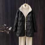 Moteri&scaron;ka žieminė vienspalvė didelio dydžio lengva &scaron;ilta pūkinė striukė laisva kasdieni&scaron;ka patogi striukė 5XL juoda