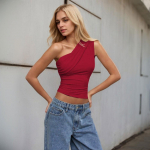 Moteri&scaron;ki pavasario ir vasaros įstrižo kaklo berankoviai gryno tro&scaron;kimo seksualūs mar&scaron;kinėliai vienu pečiu S raudona