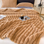 Prabangi pastorinta flanelinė antklodė i&scaron; dirbtinio triu&scaron;io kailio - &Scaron;iltas pieno aksomo užvalkalas snaudimui ir dovanoms 150x200cm - Blanket + 2 Pillowcases