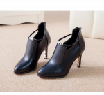 Moteri&scaron;ki eleganti&scaron;ki smailianosiai aulinukai rudeniui žiemai raudoni su dirželio sagtimi PU odiniai trumpi batai moterims plonakulniai vakarėlių batai 34