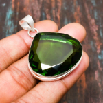 Peridotas, brangakmenis 925 sterlingų sidabras, rankų darbo nuostabus papuo&scaron;alų pakabukas 1.70 Inches