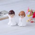 Dviejų angelų statulos torto puo&scaron;mena