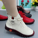 Pavasariniai neslystantys moteri&scaron;ki batai Atsparūs dėvėjimuisi lengvi sportiniai moteri&scaron;ki batai suvarstomi moteri&scaron;ki odiniai batai. 35