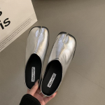 Madingi Bailamos Moteri&scaron;ki &Scaron;lepetės Su Skirtais Pir&scaron;tais Apvalus Pir&scaron;tas Seklios Tingios Valtinės Slingback Mules Batai Tabi Ninja Slip On Plok&scaron;čiapadžiai Mink&scaron;ti Mokasinai Mujer 35 sidabras