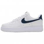 Nike Air Force 1 07 Balti su koleginiu tamsiai mėlynu vyri&scaron;ki sportbačiai FJ4146-119 40.5