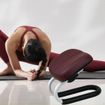 Reguliuojamas meditacijos suolas Seiza ir maldai Deep Red