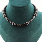 Pierres et Min&eacute;raux. Collier perles H&eacute;matite 6 mm + H&eacute;matite 10 mm. Chaine en acier Collier femmes, hommes. Taille personnalisable.