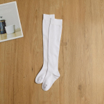 1 pora mokyklinio amžiaus mergaičių leginsų, kojinių, kojinių. Paprastumas. Juodos, baltos spalvos. Iki kelių. Pavasariui, rudeniui. Mink&scaron;tos medvilnės kojinės. M balta