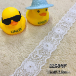 Nėriniuota elastinga nailono &scaron;ilko banguoto ra&scaron;to apatinių juosmuo ir kelnių apdaila.