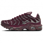 Nike Moteri&scaron;ki Air Max Plus SE Night Maroon Chrome Silver Moteri&scaron;ki sportbačiai Raudoni Dark-Team-Red Metallic-Silver HJ9743-600 36