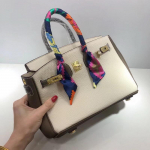 Naujas vir&scaron;utinio sluoksnio ličio ra&scaron;tuotas karvės odos spalvos blokuojantis platininis krep&scaron;ys + natūralios odos rankinė + moteri&scaron;kas skersinis krep&scaron;ys 30x12x25cm balta