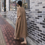 Johnature Moteri&scaron;kos medvilninės lininės V formos i&scaron;kirptės vienspalvės chalatų suknelės vasarinės paprastos trumpomis rankovėmis suknelės su ki&scaron;enėmis M ruda