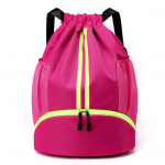 Futbolo krep&scaron;inio organizatorius su atskiru batų skyriumi, didelės talpos vandeniui atsparaus dizaino rai&scaron;teliu kuprinė rožinė raudona spalva