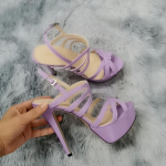 Didelis 44 dydžio moteri&scaron;kas sandalai naktinio klubo &bdquo;Ultra Fashion&ldquo; 14 cm itin auk&scaron;ti kulniukai su platformine kulk&scaron;nies juostele Sandalai Sexy Pumps Bride Batai 44 &scaron;viesiai violetinė spalva