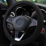Universalus 38 cm automobilio vairo dangtelis, skirtas visiems sezonams, neslystantis prakaitą sugeriantis žiedas, elastinė rankena Lengva sumontuoti ir nuimti