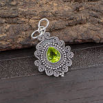 Peridoto pakabukas, brangakmenių papuo&scaron;alas, 925 prabos sidabro pakabukas, rankų darbo papuo&scaron;alas, gimtadienio akmens pakabukas, dovana jam 1.45 Inches žalia