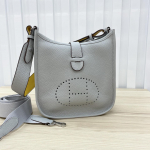 Vir&scaron;utinio sluoksnio karvės odos Aiden audinės rankinė 2025 naujo stiliaus tikros odos mini rankinė su H sagtimi, tu&scaron;čiaviduriu ra&scaron;tu, rankinė ant vieno peties 22x9x21