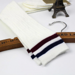 Moteri&scaron;kos dryžuotos medvilninės ilgos kojinės japoni&scaron;ko JK stiliaus juodos baltos iki kelių kojinės studentėms mergaitėms vienspalvės ilgo kulno kojinės kojų &scaron;ildytuvai One Size balta