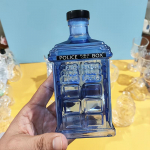 Kūrybingai sukurtas vyno ąsotis policijos nuovados formos, unikalaus dizaino 300 ml viskio butelis, mini ne&scaron;iojamas alkoholio dozatorius 1pcs color random