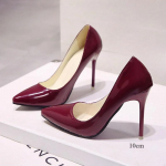 Nauji vienspalviai siurblys Moteri&scaron;ki auk&scaron;takulniai batai Moteri&scaron;ki madingi lakinės odos seksualūs smailūs pir&scaron;tai plonakulniai vestuviniai batai 44 dydis 44 alabamos tamsiai raudona spalva