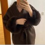 moteri&scaron;kas kailiu apjuostas, su diržu, susiaučiamas, V formos i&scaron;kirpte, ilgomis rankovėmis, oversized vilnos mi&scaron;inio paltas, vir&scaron;utinis drabužis S tamsiai ruda spalva
