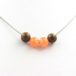 Pierres et Min&eacute;raux. Collier perles bois + Calc&eacute;doine orange 8 mm Chaine en acier inoxydable.