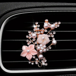 Vienas kūrybingas automobilio oro i&scaron;leidimo angos kvepalų klipas Animacinis filmas Mielas automobilių kvepalų klipas Aromaterapinis automobilio papuo&scaron;imas Kvepalų papuo&scaron;alai Eid Al-Adha Mubarak Golden Branches And Jade Leaves