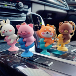 Anime, mielas gyvūnas, purtantis galvutę, spyruokliniai žaislai automobilio skydelio prietaisų skydelio apdaila PVC automobilio ornamentas lėlės automobilio interjero priedai Pig