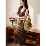 Moteri&scaron;ka ilgoji vasarinė suknelė su temperamentu per kelius S kava