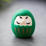 Japoni&scaron;ka keramika Daruma Doll Amatai Lucky Charm Fortūna Ornamentas Kra&scaron;tovaizdis Namų dekoras Miniatiūriniai Priedai Dovanos žalia