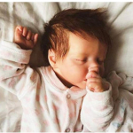 46 cm Reborn Baby TWINA Žaislas miegančioms mergaitėms Žaislai, primenantys visą kūną Mergaičių ir berniukų lėlių žaislai 46cm Cloth Body Doll