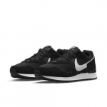 Nike moteri&scaron;ki kedai Venture Runner Wide juodi balti DM8454-001 EU 35.5 juoda/balta