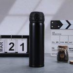 Paprasta nerūdijančio plieno termoso taurė studentų ir vyrų poros at&scaron;okimo taurė lauke su užraktu 500ml