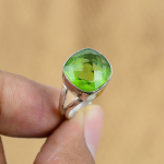 Tarptautinės moters dienos i&scaron;pardavimas Natūralus peridotas Sterlingas sidabras Daugiaspalvis naujas žiedas Dydis 7,75 No