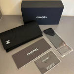 Chanel juodas dygsniuotas audinio akinių dėklas juoda