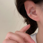 Cirkoninio drugelio gėlių fėja ausų rankogaliai &ndash; eleganti&scaron;ki nepraverti auskarai moterims left ear sidabras