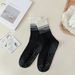 Gradientinės jogos kojinės moterims profesionalios silikoninės neslystančios pilateso kojinės treniruotėms patalpoje sporto salėje fitnesui medvilninės &scaron;okių sportinės kojinės juoda