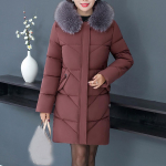 Moteri&scaron;ki didelio dydžio vidutinio amžiaus vir&scaron;utiniai drabužiai su gobtuvu, ilga stora striuke XXXL raudona