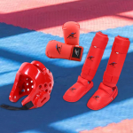 Karate sparingo įrangos rinkinys su blauzdų apsaugais, treniruočių įranga, bokso galvos apdangalai, pir&scaron;tinės Red XS