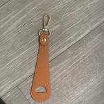 Kelioninės kepurės segtukas odinis paprastas golfo beisbolo kepurės segtukas vasaros kepurės dirželis rank&scaron;luosčio pir&scaron;tinių laikymo piniginės sagtis ruda