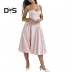 Moteri&scaron;ka suknelė Žemo kirpimo spagečių dirželiu be nugarų, be rankovių, A formos didelės sūpynės grynos spalvos plonu juosmeniu, klostuotu kokteilių vakarėliu Prom Midi suknelė S juoda